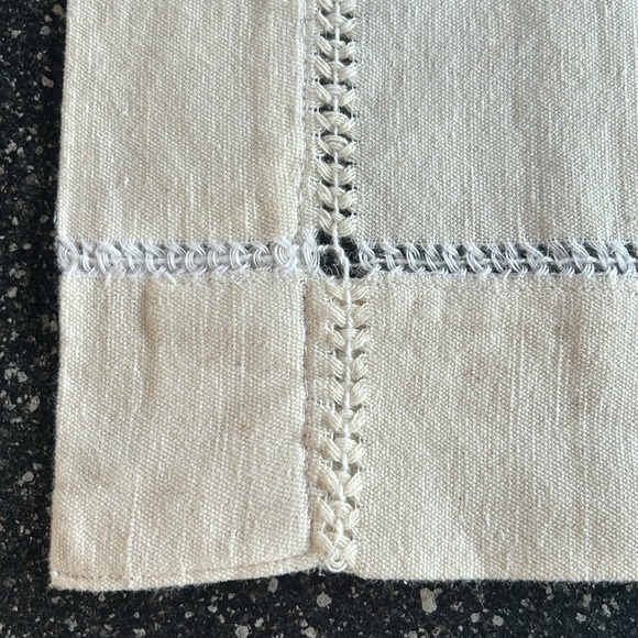 Linen table runner - Picture 6 of 7